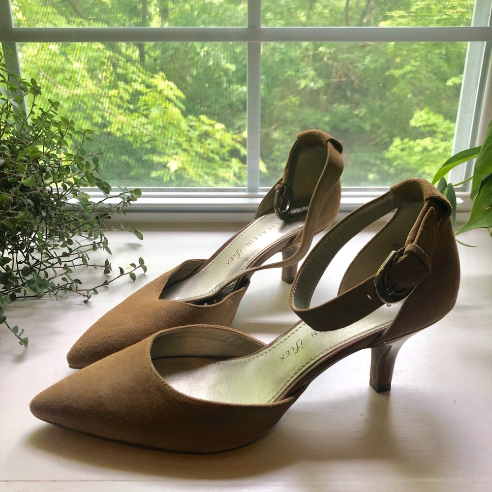 Ankle strap suede shoes